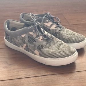 Clark’s Grey patterned tennis shoes